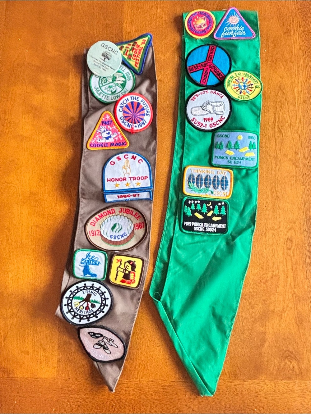 Vintage 1980s Girl Scout Brownies Sash Badges Patches Pins Felt Nations Capital - Picture 6 of 10